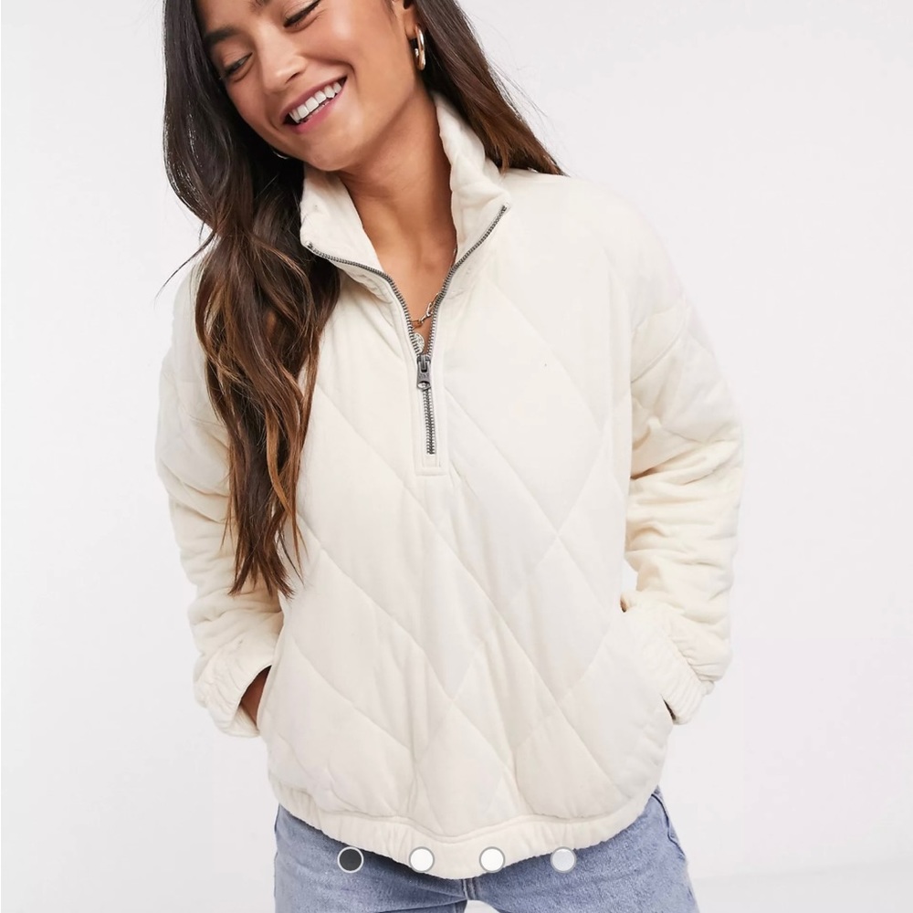 Abercrombie & Fitch Size M Quilted Quarterzip; Cream color